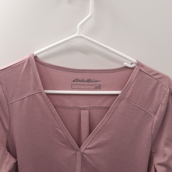 Eddie Bauer Lavender v-neck top Medium - Picture 6 of 7